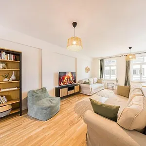Apartment Stylisches Zentrales City-apartment Mit 2 Balkonen, Leipzig