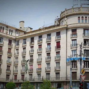 Pulse Jackquaters , Budapest Ungarn